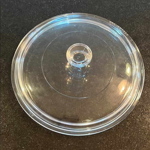 "Merry Christmas 1983" White Corningware Saucepan - 1 1/2L with Lid - Picture 9 of 12